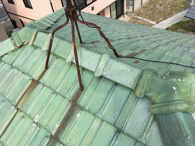 アンテナ架台が劣化してサビ水